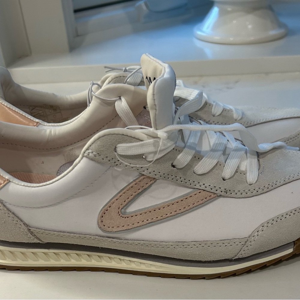 Tretorn women’s athletic shoes size 10